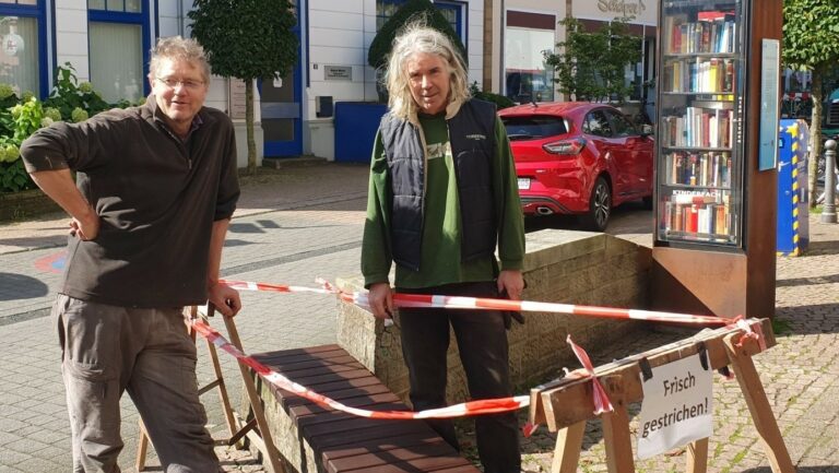 Frische Farbe für Sitzbänke
